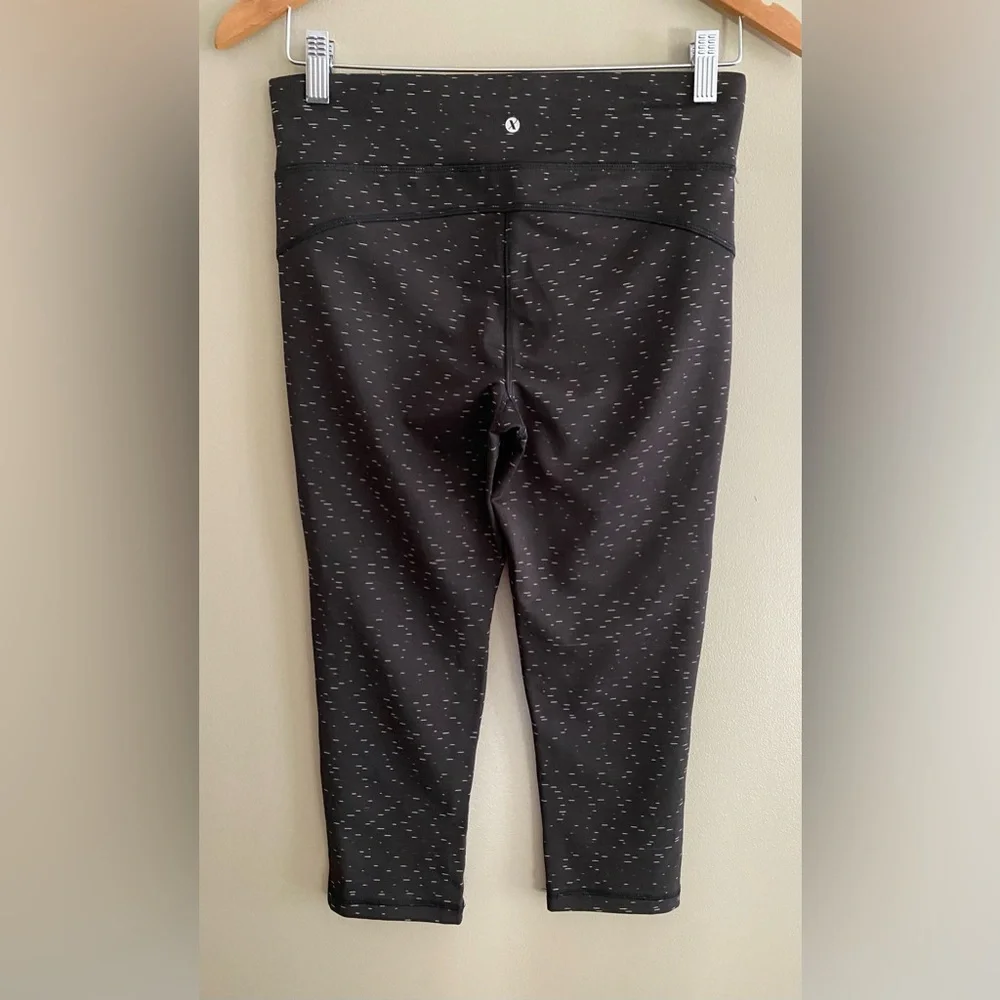 Xersion: Black Forted Capris Leggings with Brushed White Detail